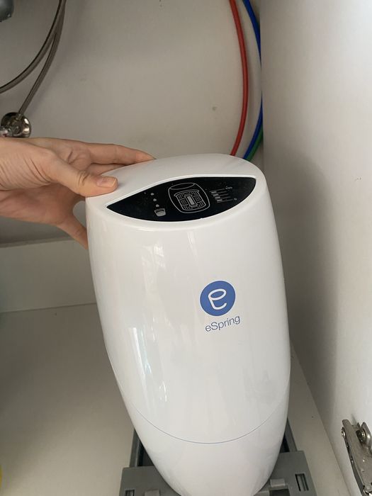 Sistem de tratare a apei cu robinet auxiliar eSpring