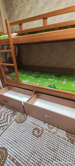 Продаю двухярусную кровать, размер 90*200 см из дерева (чинар).