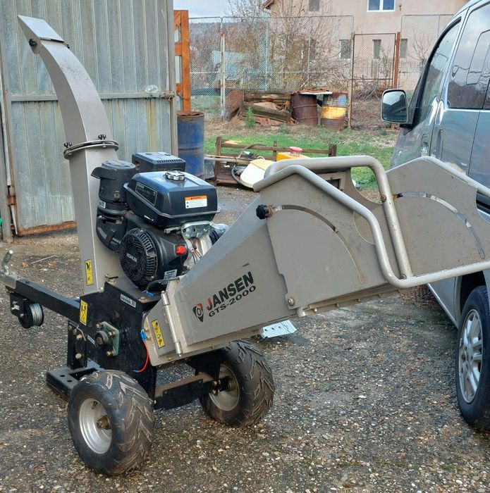 Tocatoare crengi,resturi vegetale