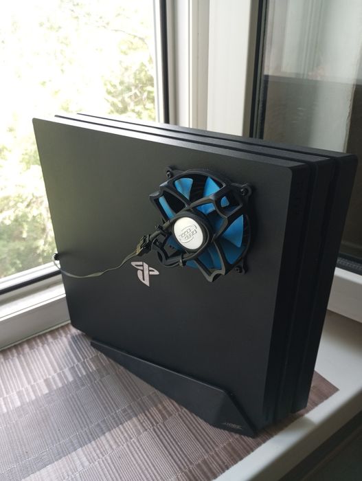 Продам PS4 PRO 500GB