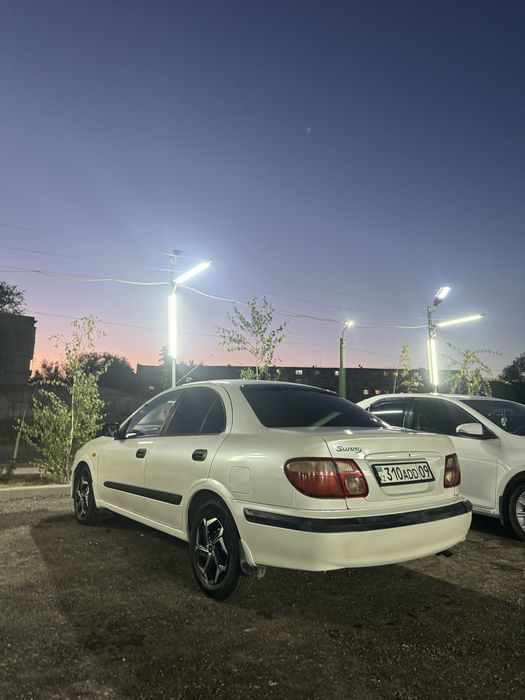 Nissan sunny 2000г