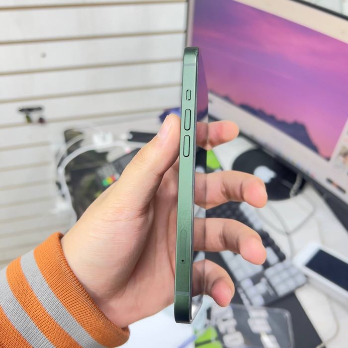 Iphone 13 green