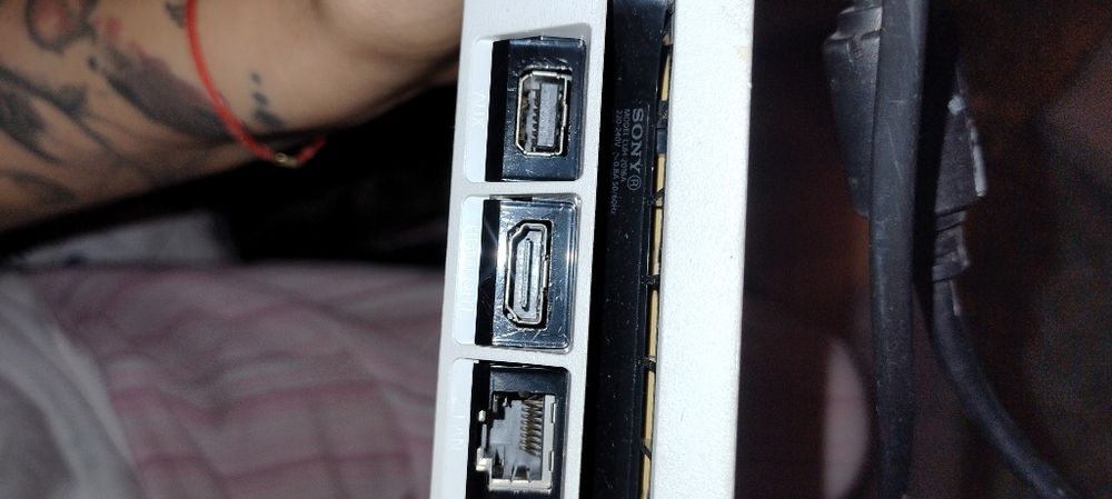 PlayStation 4 Slim 500gb, modelulCUH-2016A.