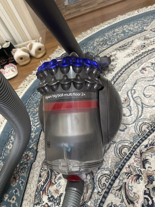 Пылесос Dyson в хорошом состояний
