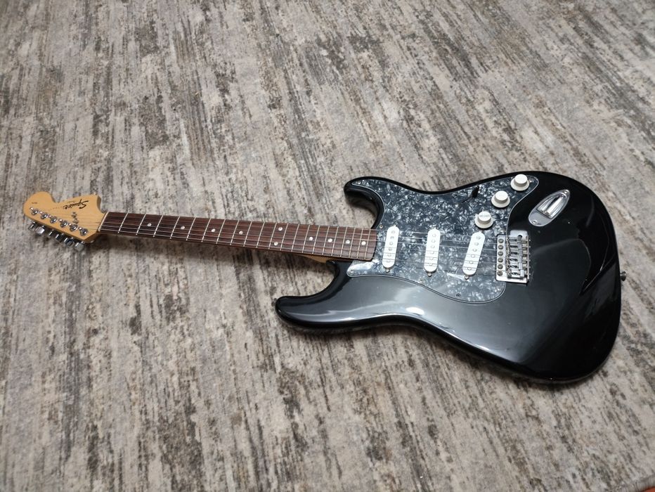 Squier afiniti black классический стратокастер