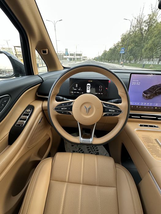 Voyah Dreamer Premium Minivan 2025 в наличаи от Terra Auto