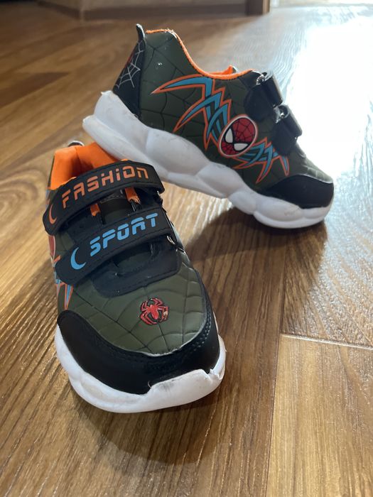 Продам кроссовки детские 32 размер