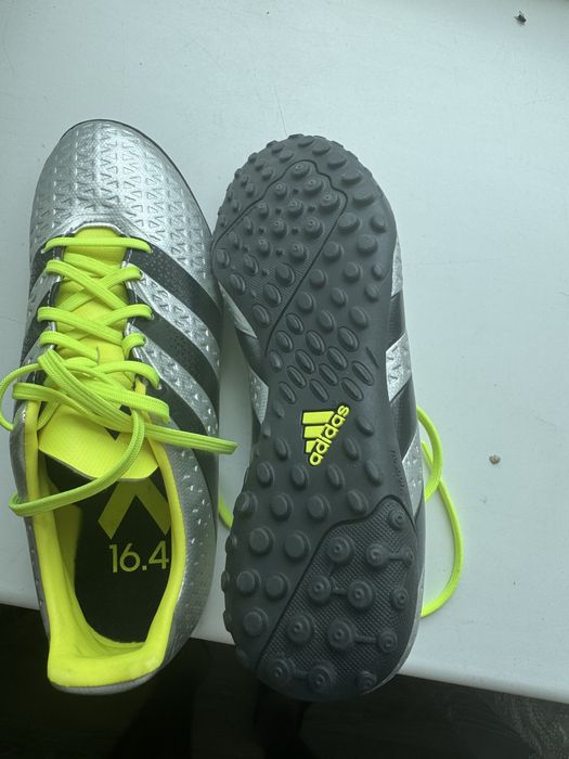 Продам Футбольные бутсы