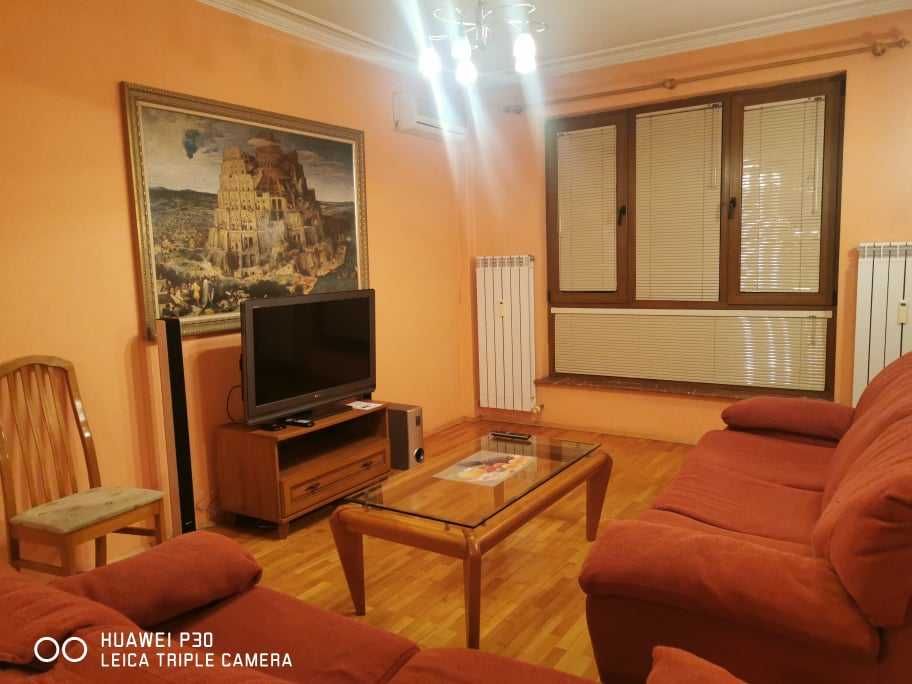 Дава се под наем Тристаен апартамент в София, Оборище - 112 кв.м за 625 € - Снимка #2