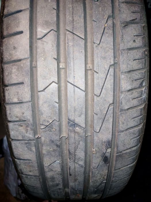 Vând anvelope Hankook 205 55 16