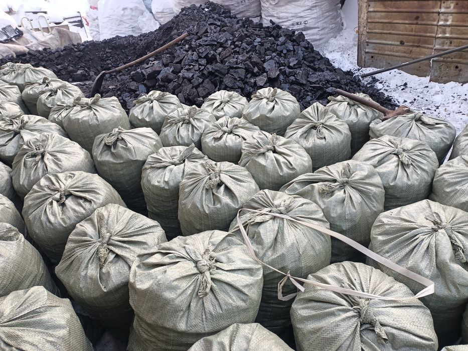 Уголь дрова в мешках