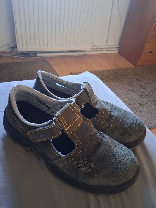 Sandale de protecție