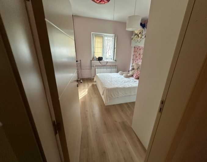 Продава се Тристаен апартамент в София, Център - 65 кв.м за 2693 €/кв.м - Снимка #2