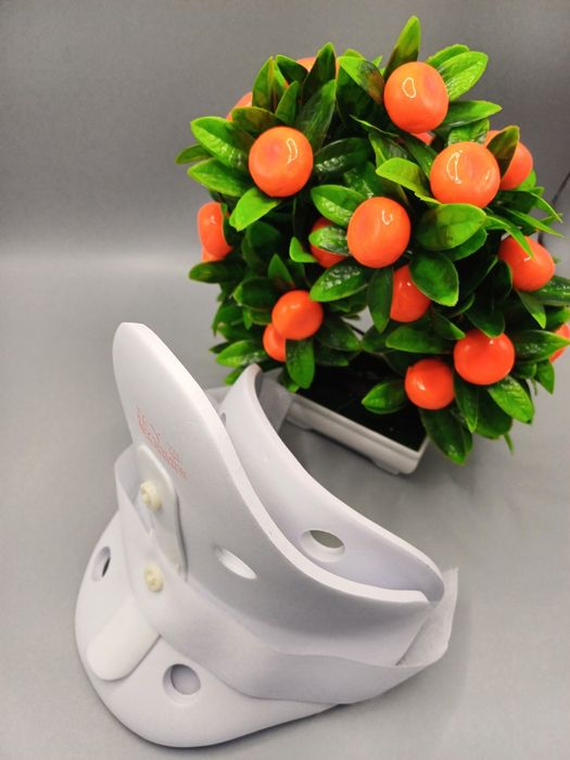 Воротник ортопедический средно жесткий для шеи