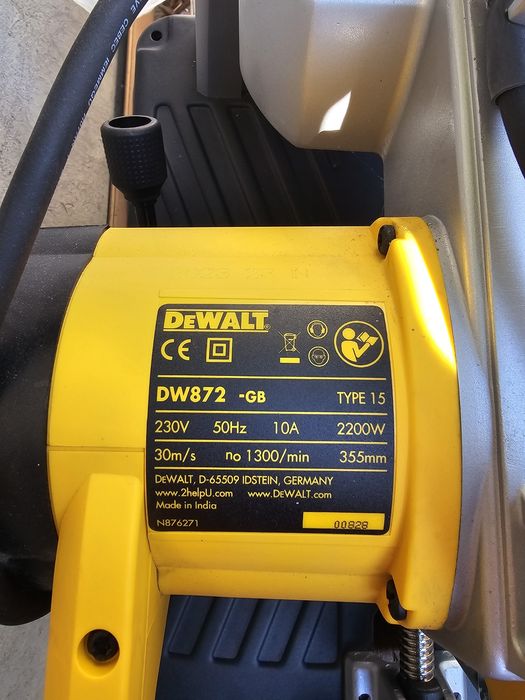 Vând mașină pentru debitat metale DeWalt DW872 Type 15, de 2200W, pentru disc de 355 mm.