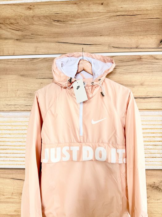 Разкошна много свежа пролетна ежедневна ветровка