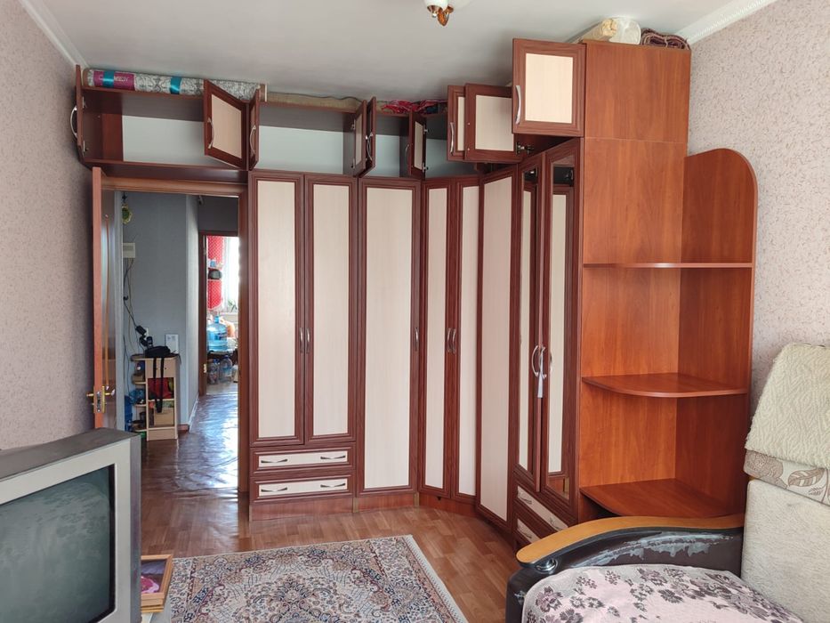 Продам угловой шкаф