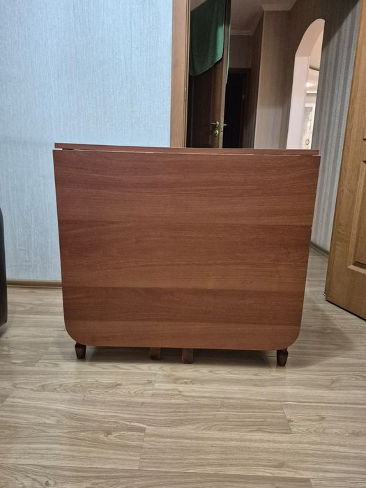 Продам стол книжка