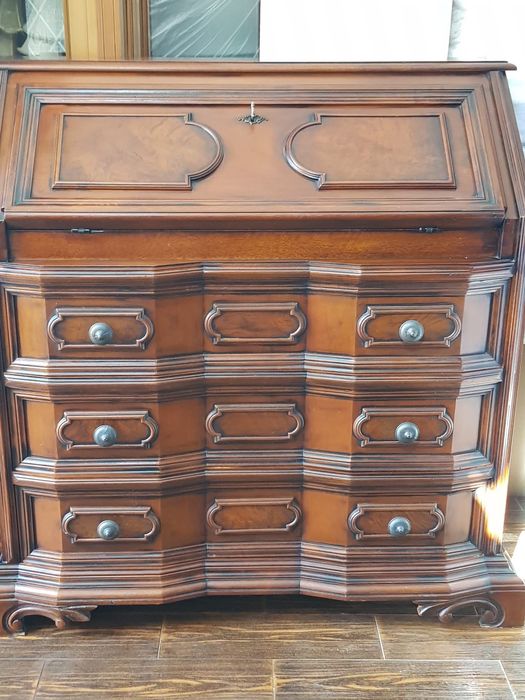 Set mobilier lemn masiv compus din biblioteca si secretar