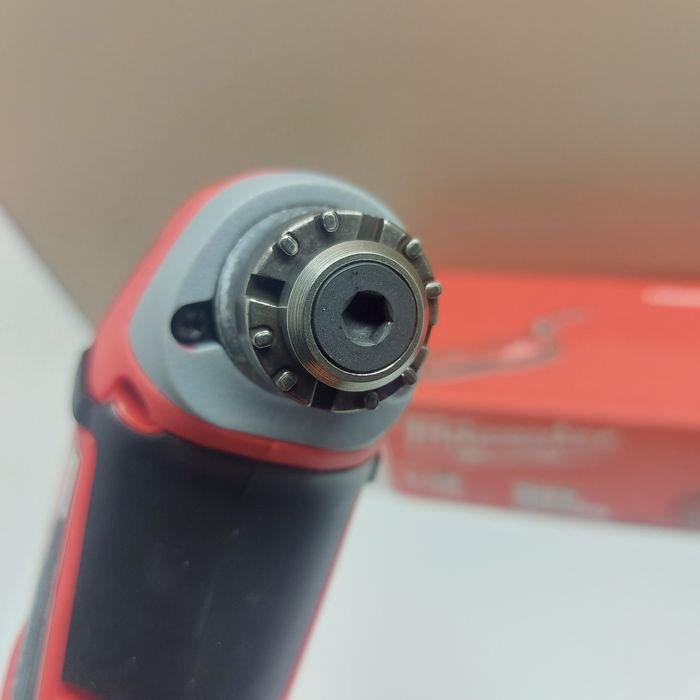 ПРОМОЦИЯ.Компактен многофункционален инструмент Milwaukee C12 MT-0