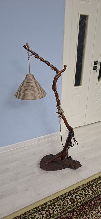 Напольный светильник ручной работы из натурального дерево