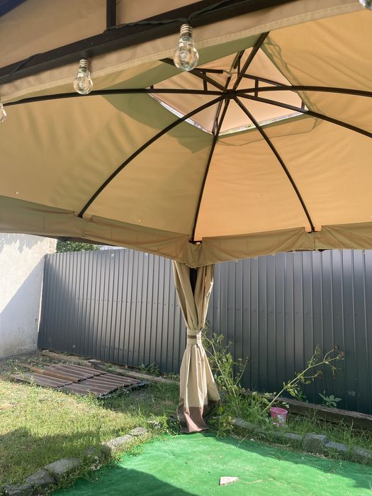 Cort de gradina  in stare perfecta