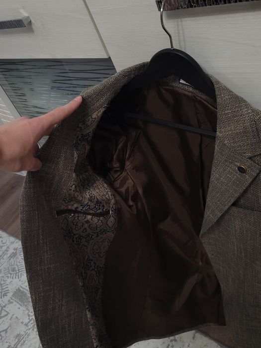 Продаёться пиджак