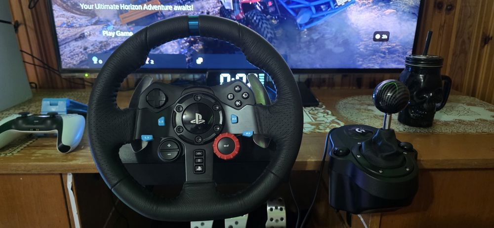 Симулатор за шофиране Logitech G29 в отлично състояние