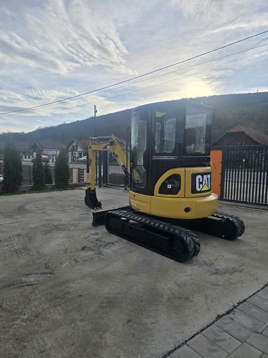 Vand miniexcvator Caterpillar 3,5t an 2012