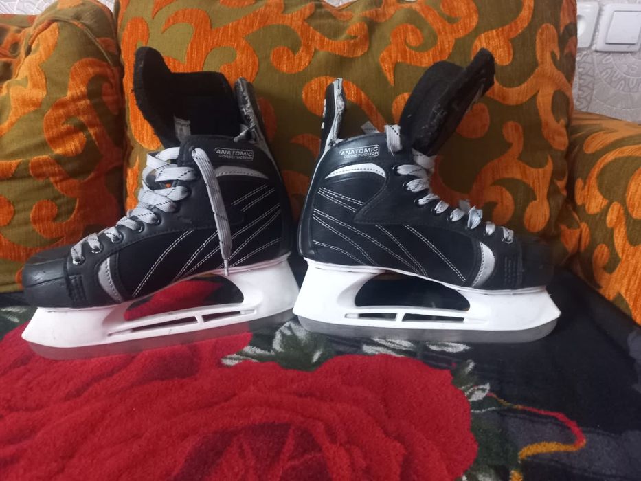 Продам коньки 40 размер б/у