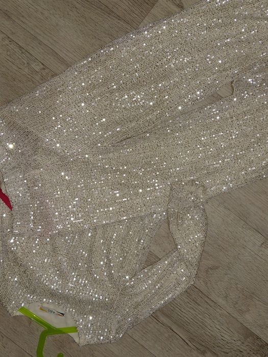 Продам костюм нарядный