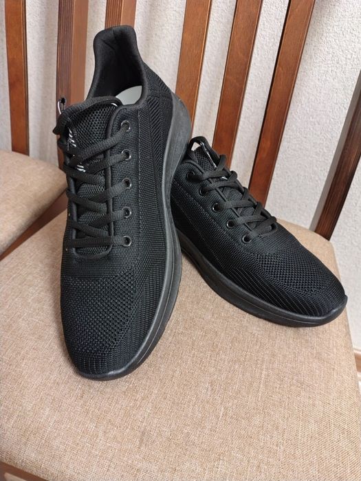 Продам кроссовки. Новые