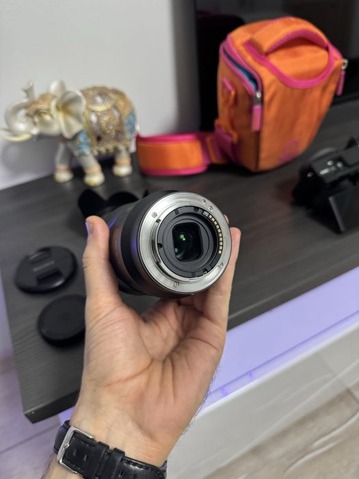 Sony FE 24-105mm f/4 G OSS (SEL24105G) – отличен, с сенник и капачки