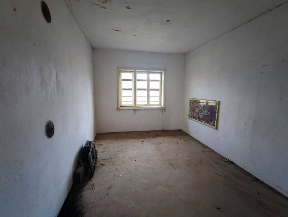 Къща с двор в с. Морава, общ. Свищов