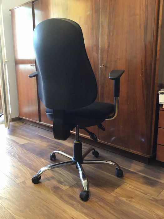 Офис стол - Черен