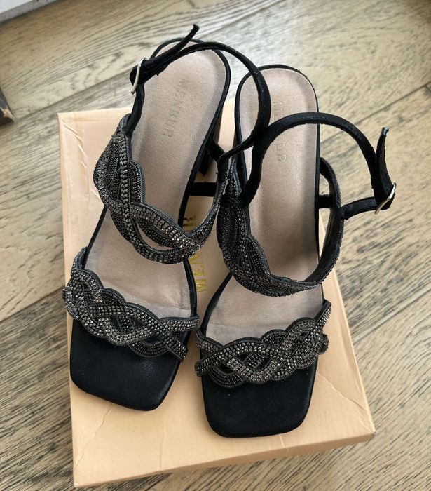 Официални кожени сандали с камъни с удобен ток 39 номер