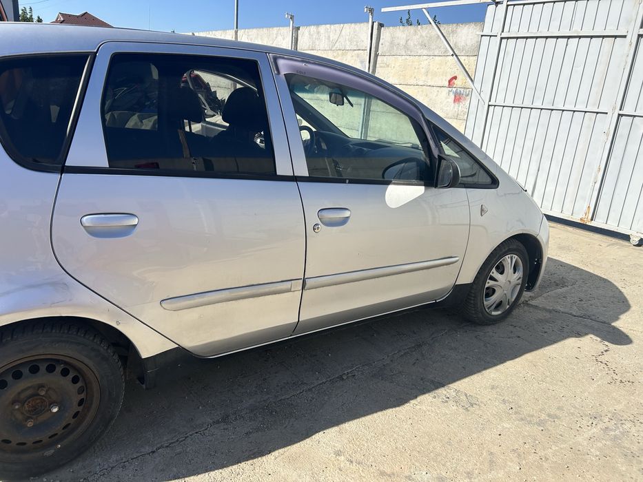 Dezmembrez Mitsubishi Colt benzina 2005-2009