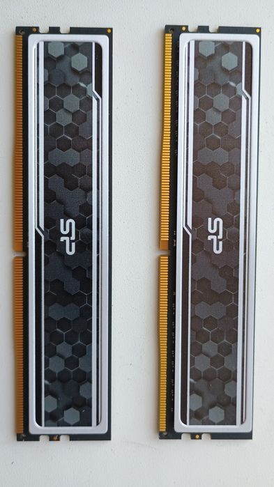 Продам модули памяти ddr4 16 gb.
