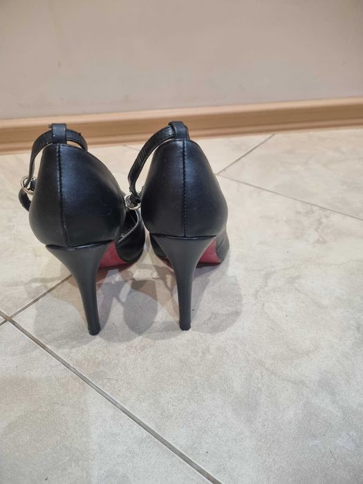 Официални обувки на ток