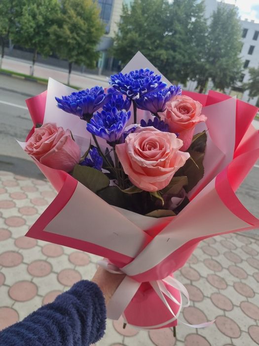 Розы лилии эустомы  диантусы