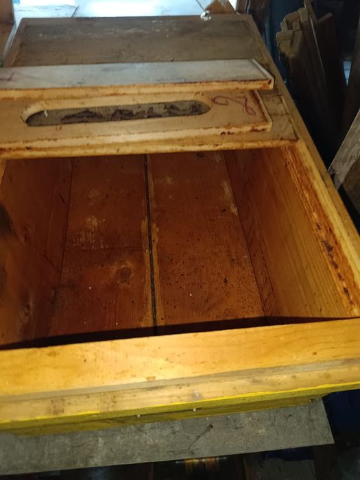 Vând stupi albine dulap 4 cm