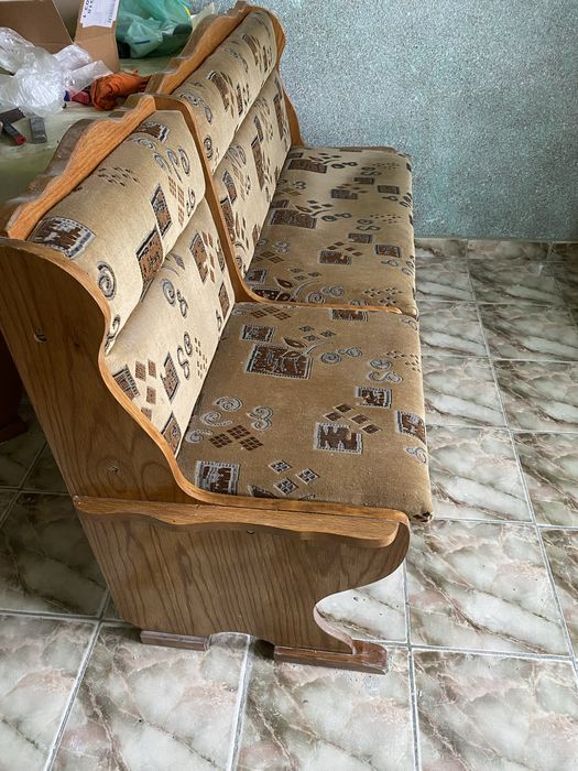 Set mobilier bucătărie din lemn masiv – masă extensibilă + bancă cu ladă + 2 scaune