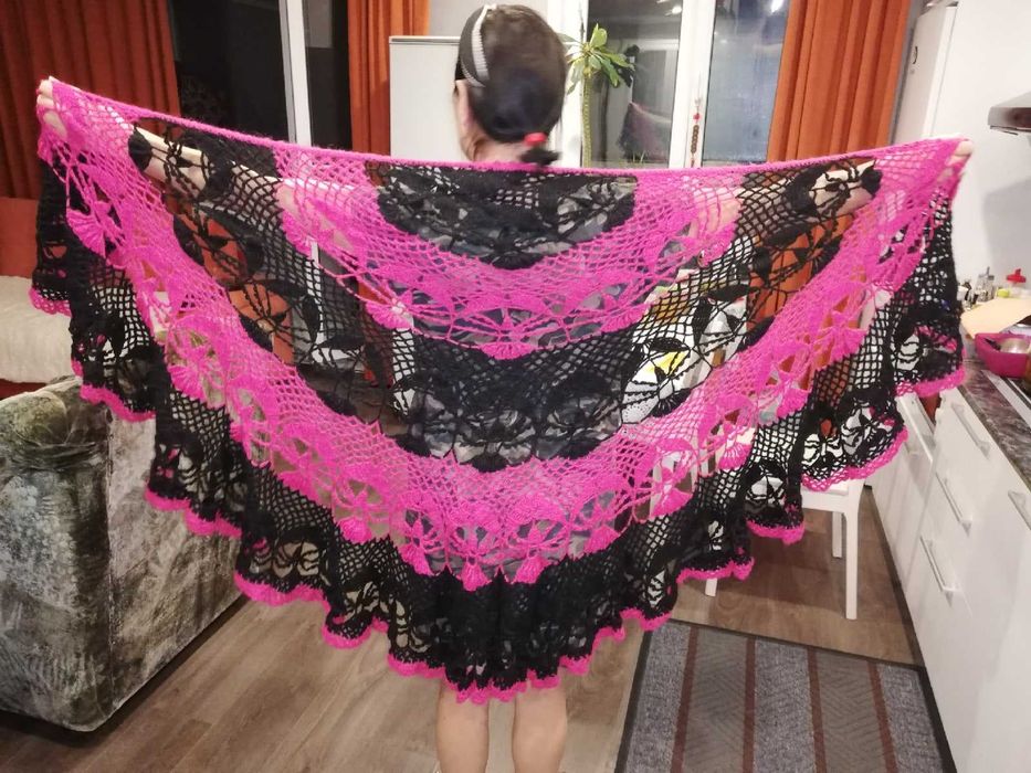 Продам шаль ручной вязки