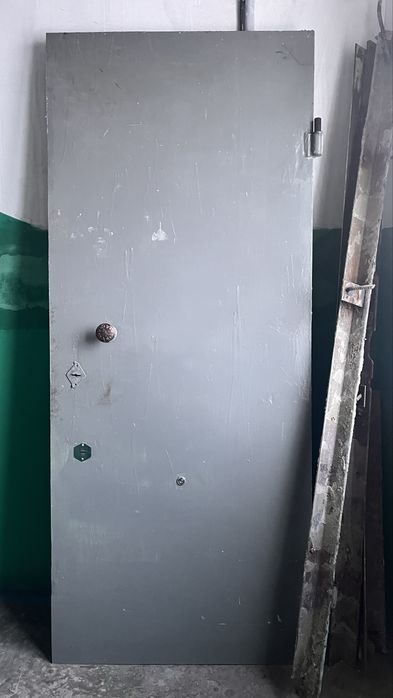 Дверь входная железная