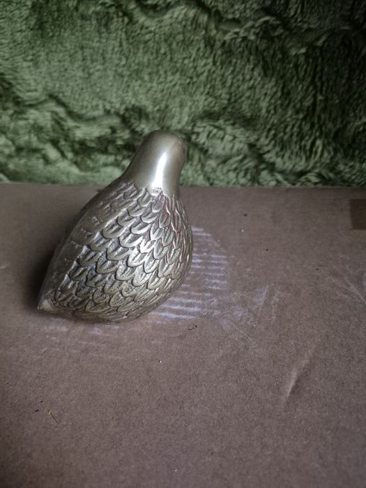 Vând o statuietă bronz ,pasare ,made  Dänemark 

- fa