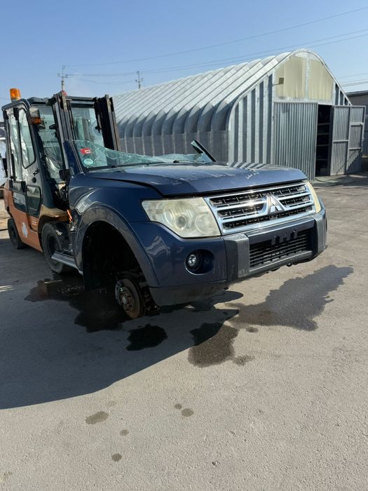 Бачок омывателя на Pajero 4