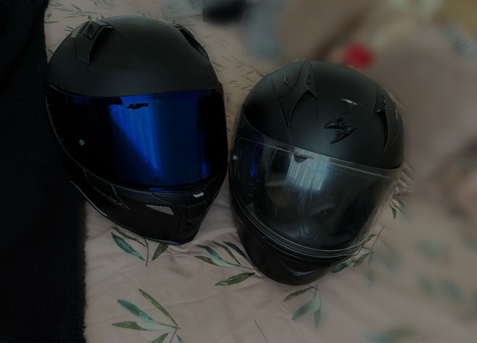 2 căști moto , stare foarte bună, se vand separat sau impreuna