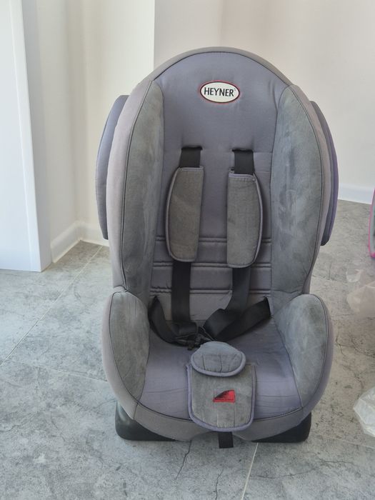 Продам автокресло Heyner