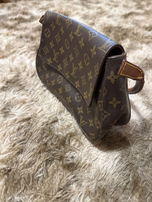 Geantă Louis Vuitton
