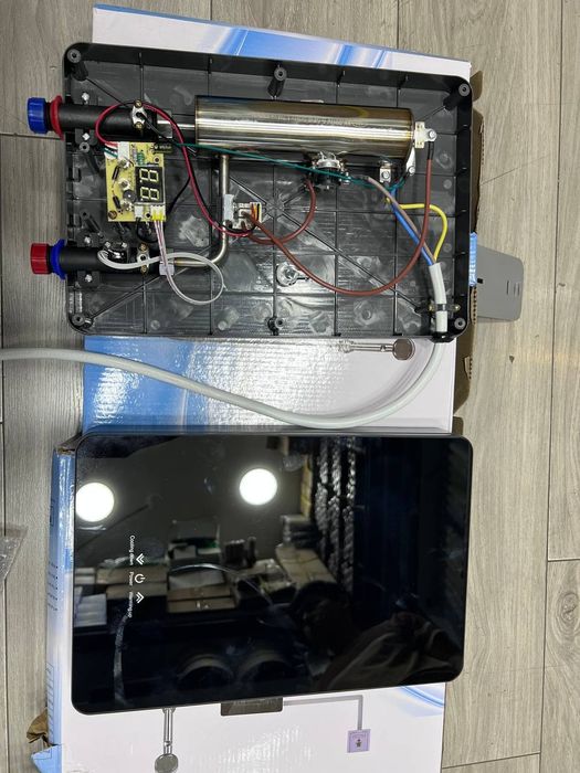 Электрический водонагреватель проточный с душем RYK-005, смеситель, Ар